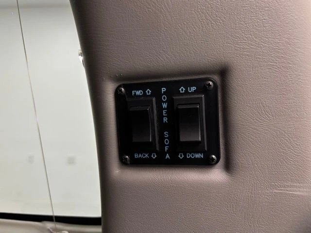 2019 GMC Savana - Image 10 of 21