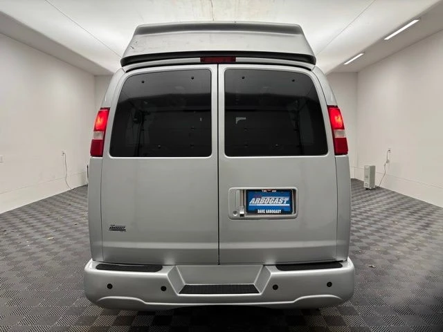2019 GMC Savana - Image 8 of 12