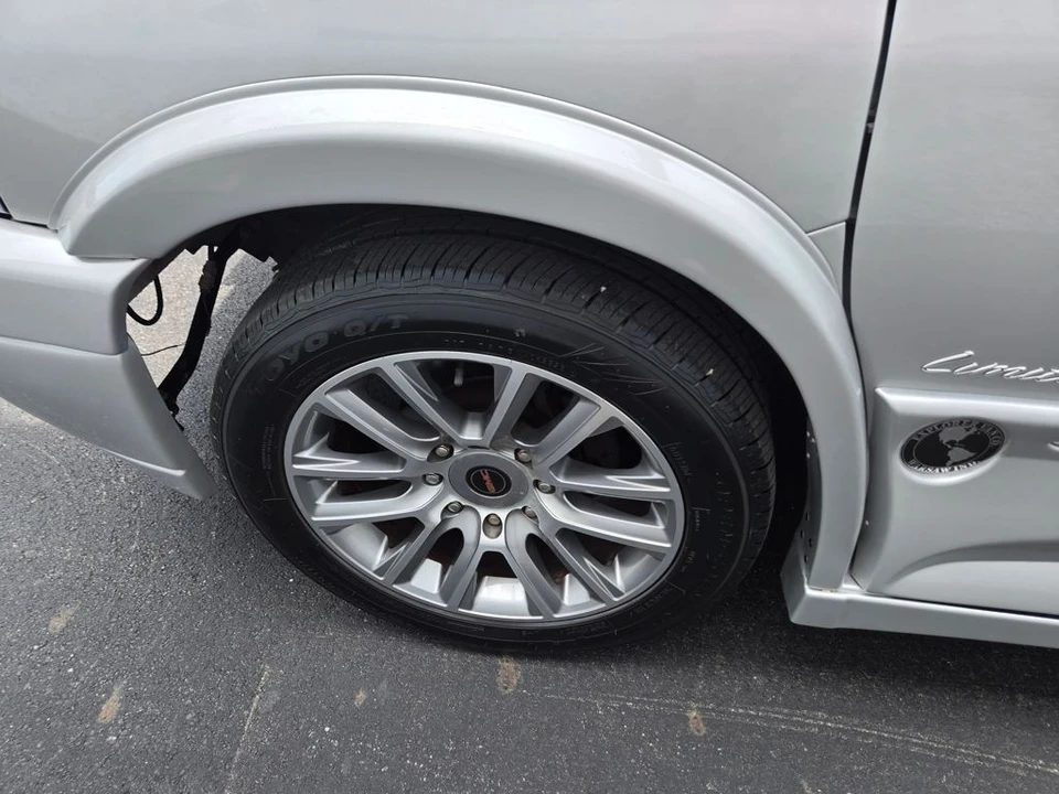 2019 GMC Savana - Image 10 of 21