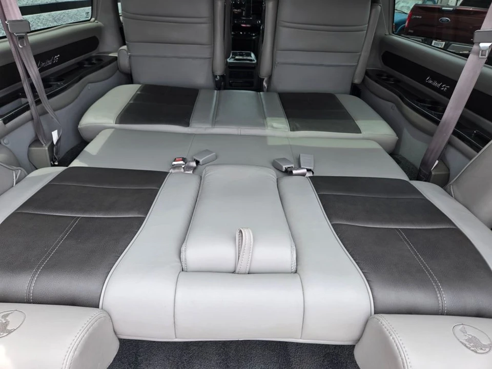 2019 GMC Savana - Image 8 of 21