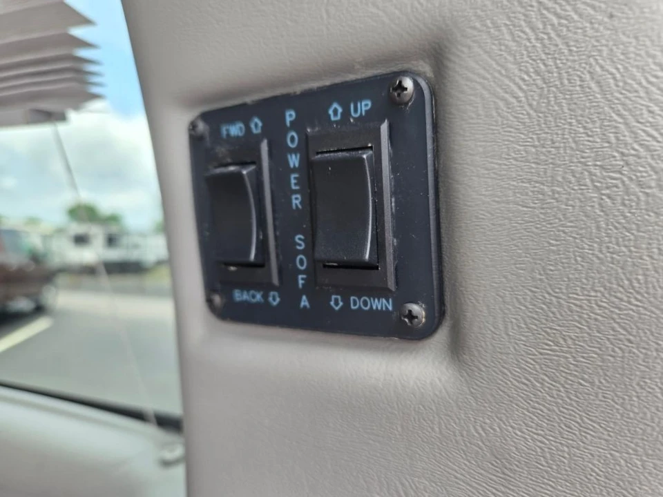 2019 GMC Savana - Image 7 of 21