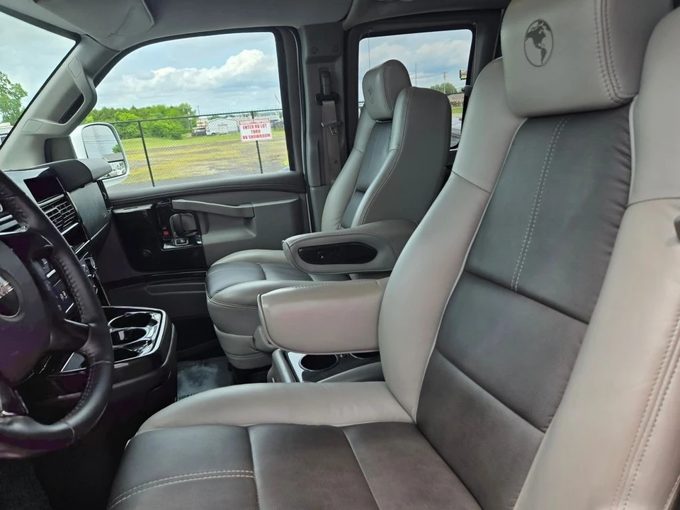 2019 GMC Savana - Image 14 of 21