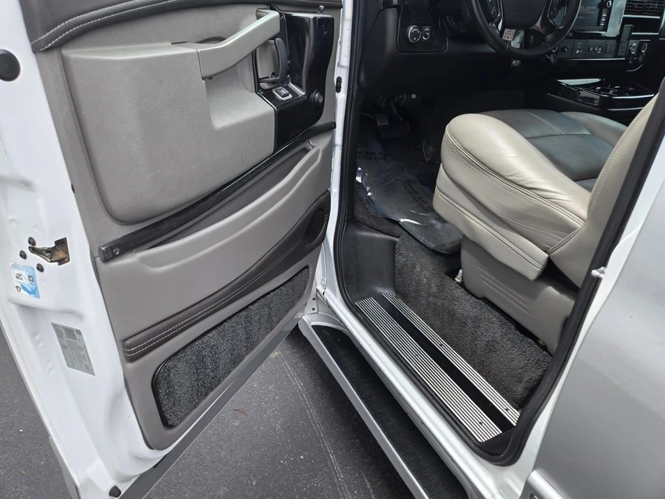 2019 GMC Savana - Image 12 of 21
