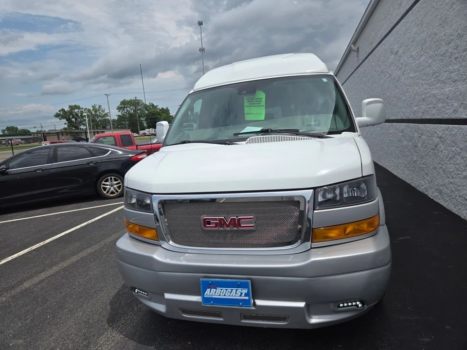 2019 GMC Savana - Image 11 of 21