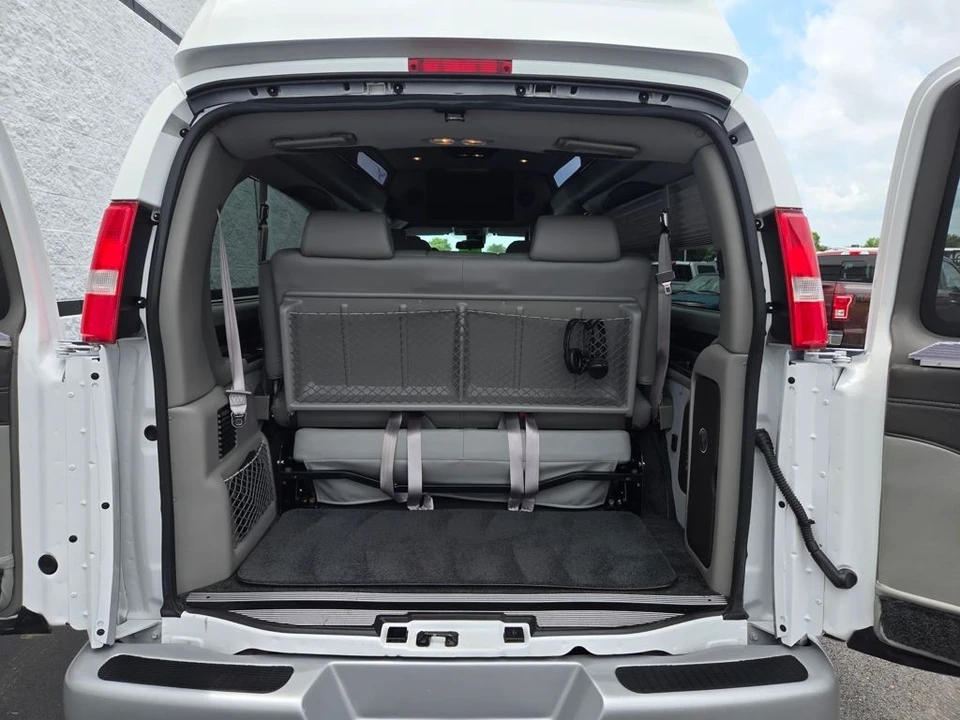 2019 GMC Savana - Image 6 of 21