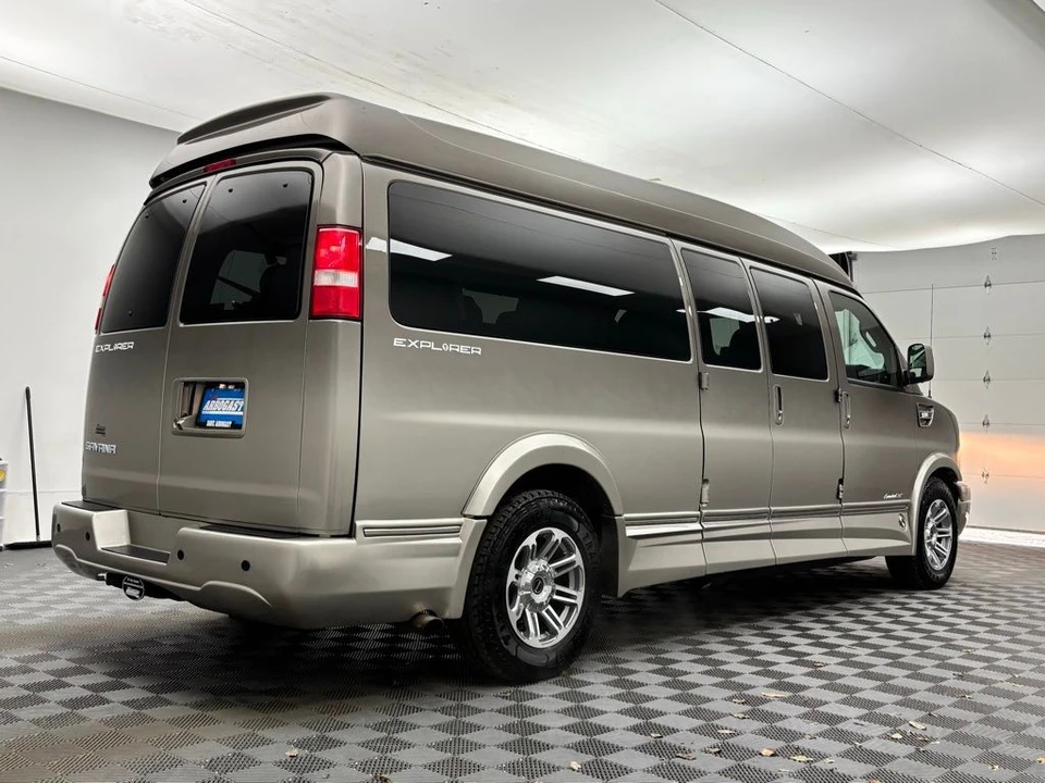 2019 GMC Savana - Image 7 of 12