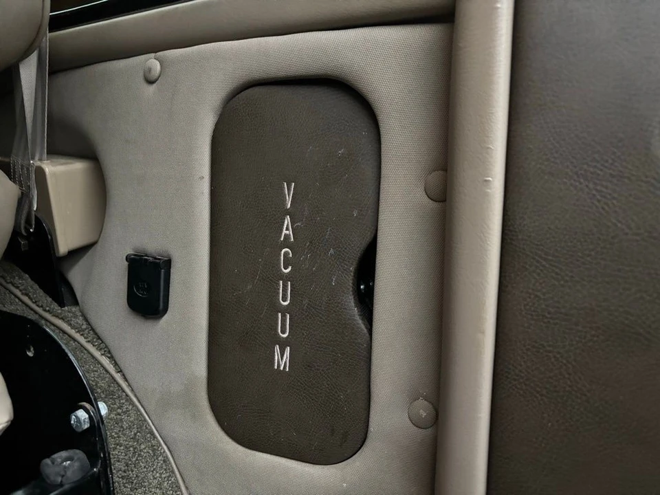 2019 GMC Savana - Image 11 of 12