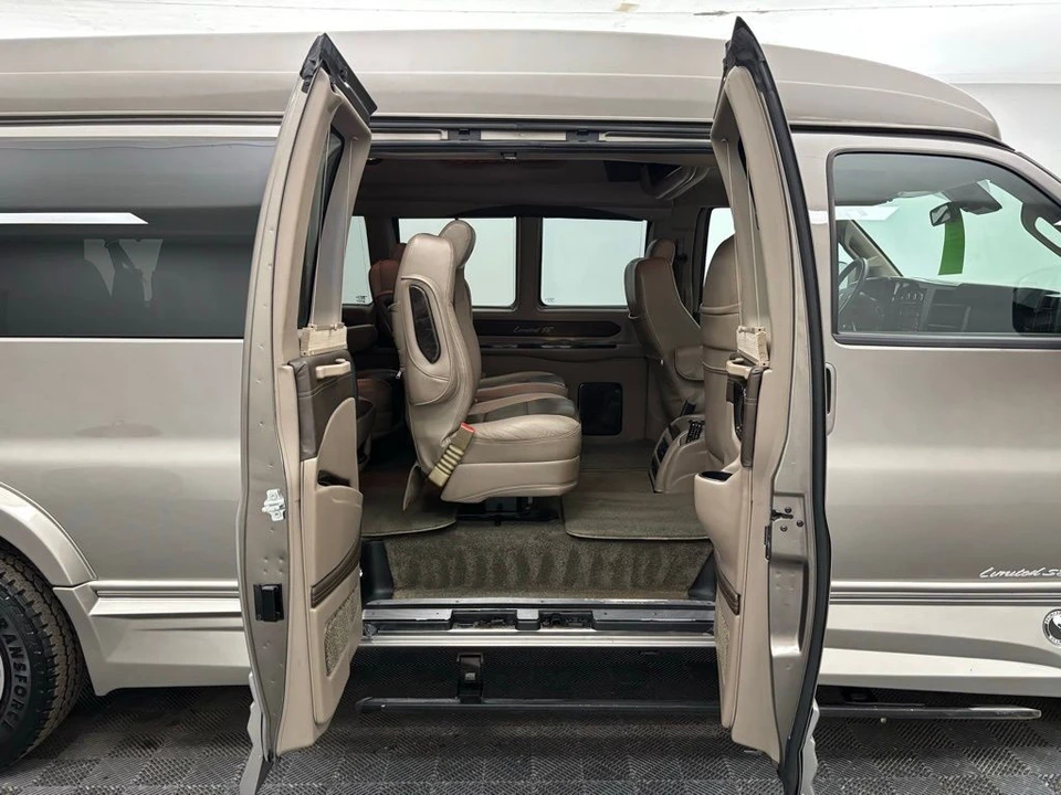 2019 GMC Savana - Image 6 of 21