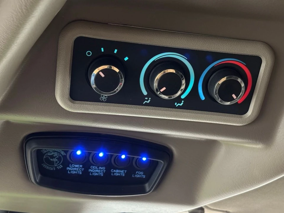 2019 GMC Savana - Image 20 of 21