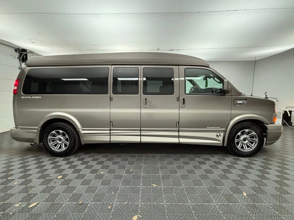 2019 GMC Savana - Image 5 of 21