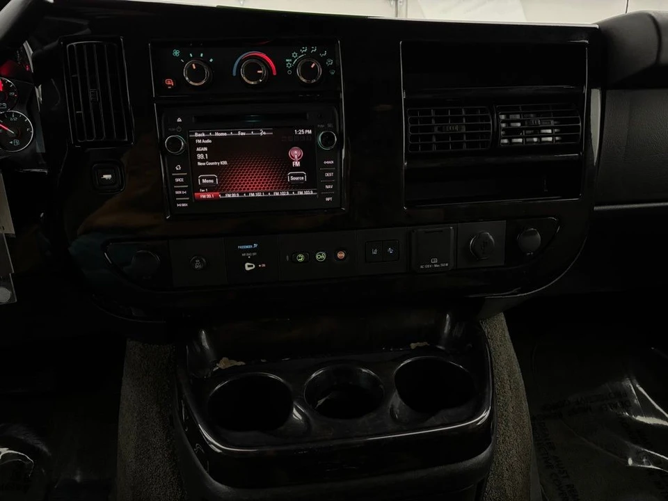 2019 GMC Savana - Image 17 of 21