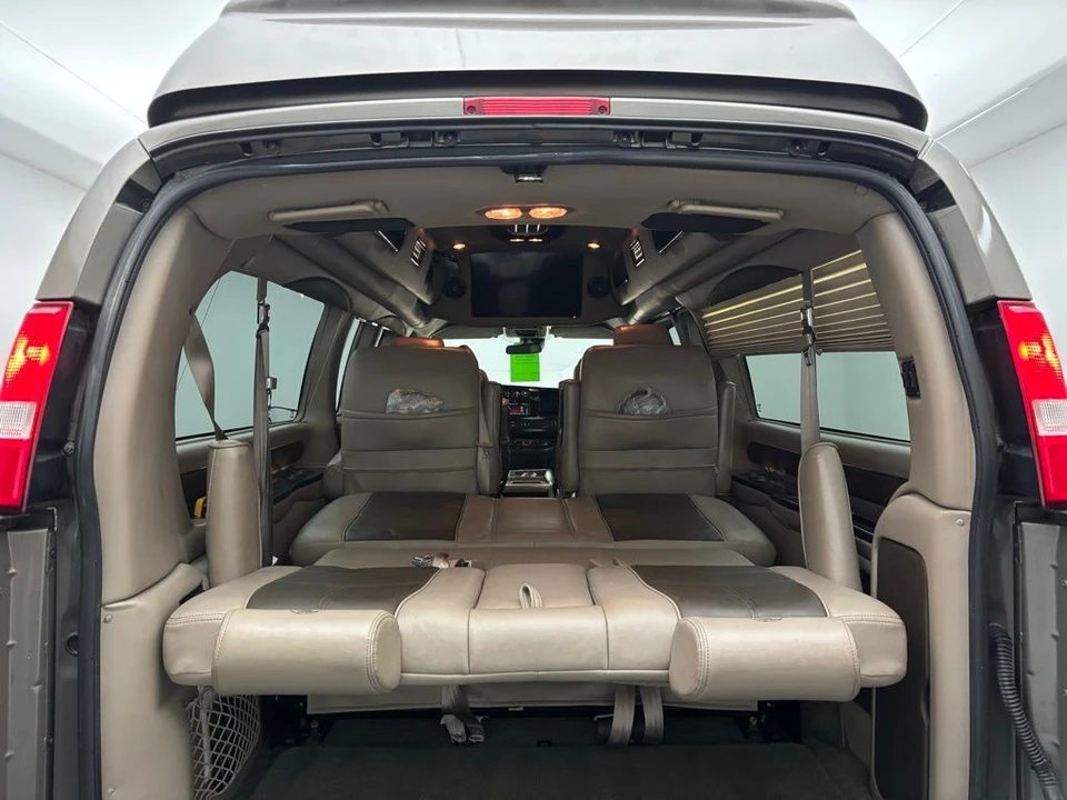 2019 GMC Savana - Image 12 of 12