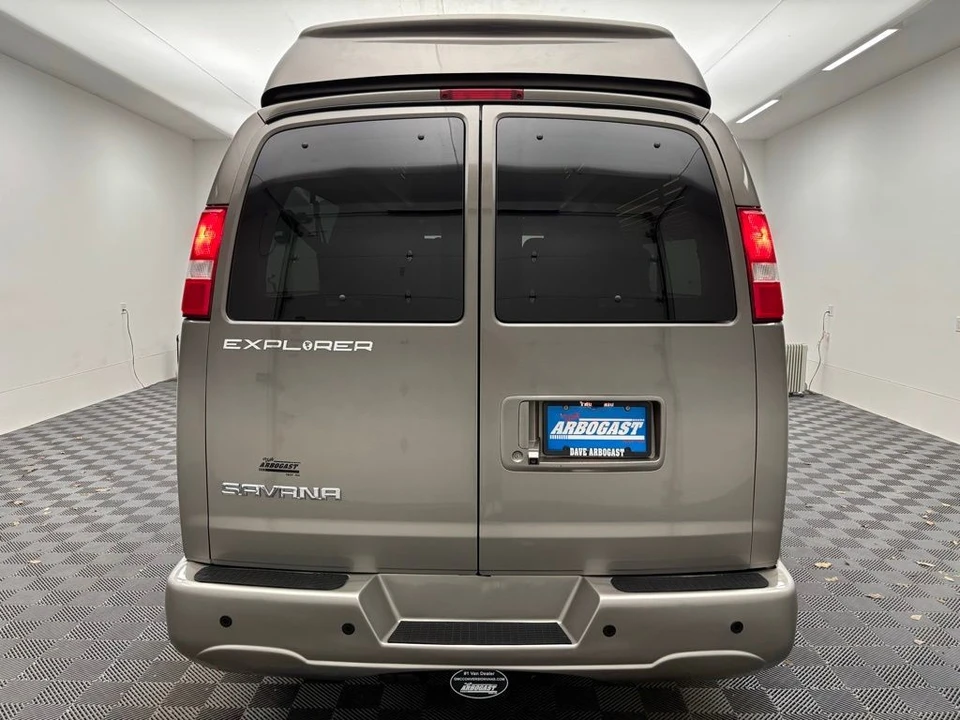 2019 GMC Savana - Image 8 of 12