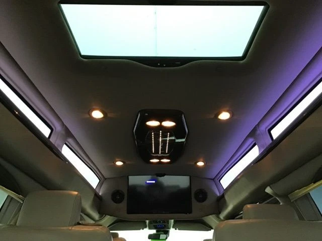 2019 GMC Savana - Image 10 of 21