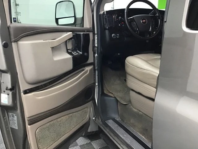 2019 GMC Savana - Image 16 of 21
