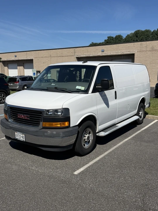 2019 GMC Savana - Image 2 of 3