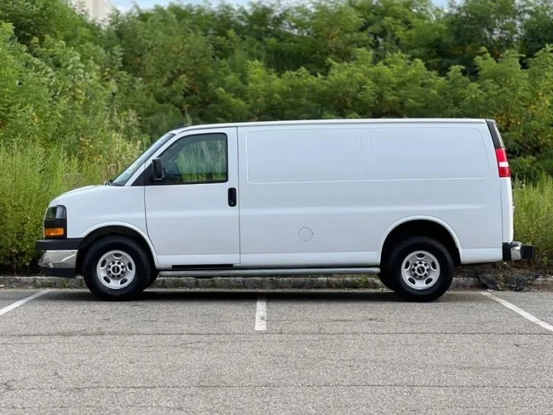 2019 GMC Savana - Image 5 of 12