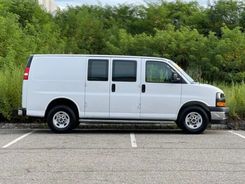 2019 GMC Savana - Image 9 of 12