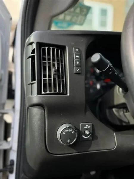 2019 GMC Savana - Image 11 of 12