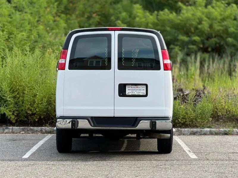 2019 GMC Savana - Image 7 of 12
