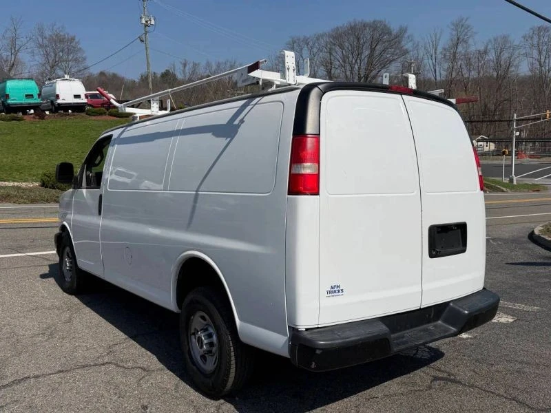 2019 GMC Savana - Image 10 of 12