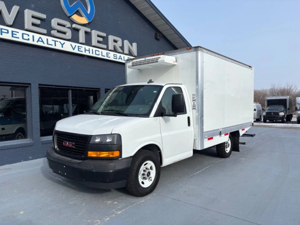 2019 GMC Savana - Image 4 of 12