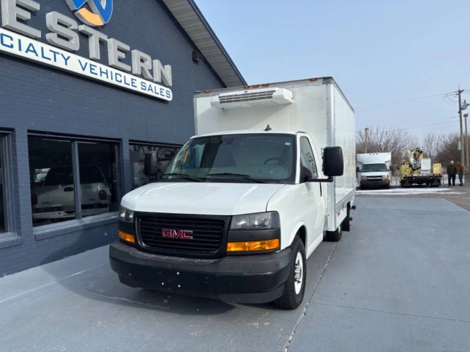 2019 GMC Savana - Image 5 of 12