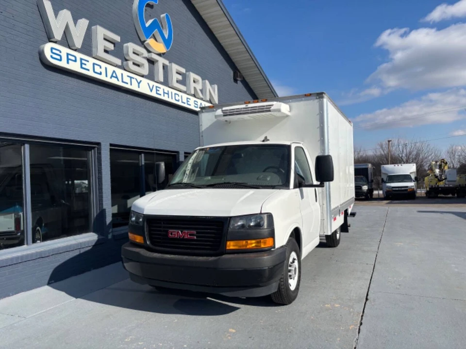 2019 GMC Savana - Image 5 of 12