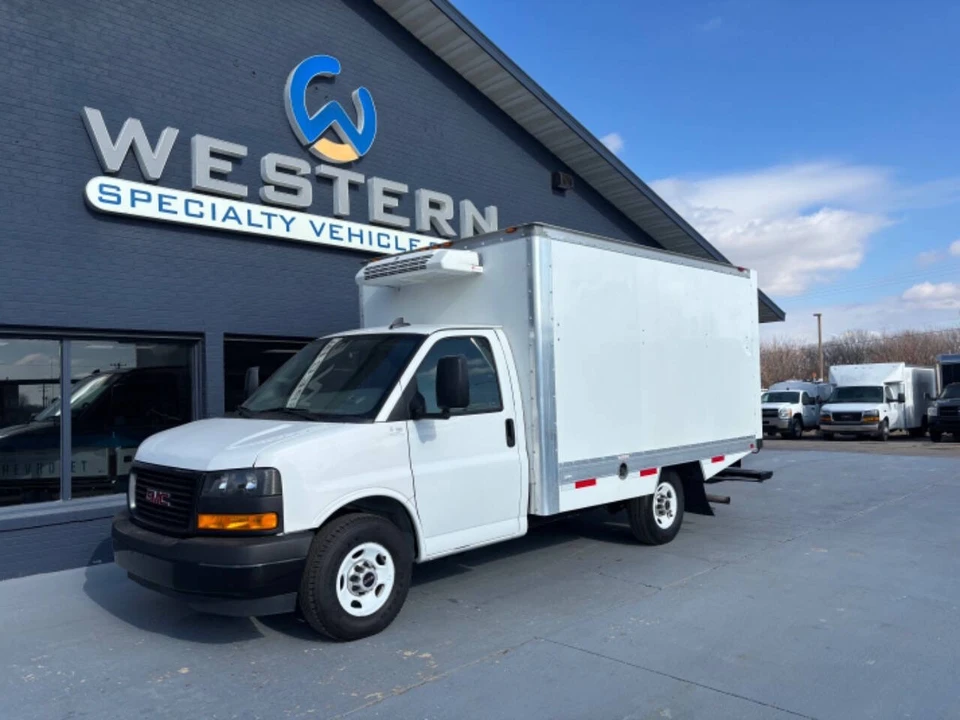 2019 GMC Savana - Image 7 of 12