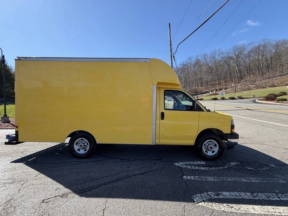 2019 GMC Savana - Image 19 of 20