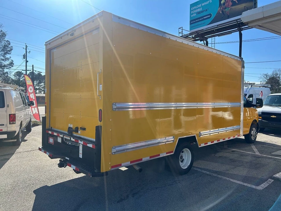2019 GMC Savana - Image 5 of 21