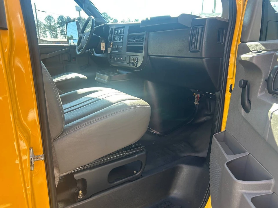 2019 GMC Savana - Image 12 of 21