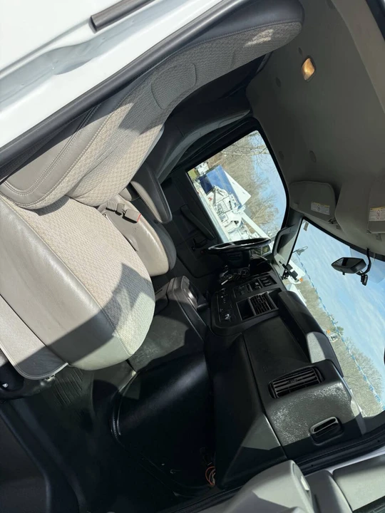 2019 GMC Savana - Image 14 of 21