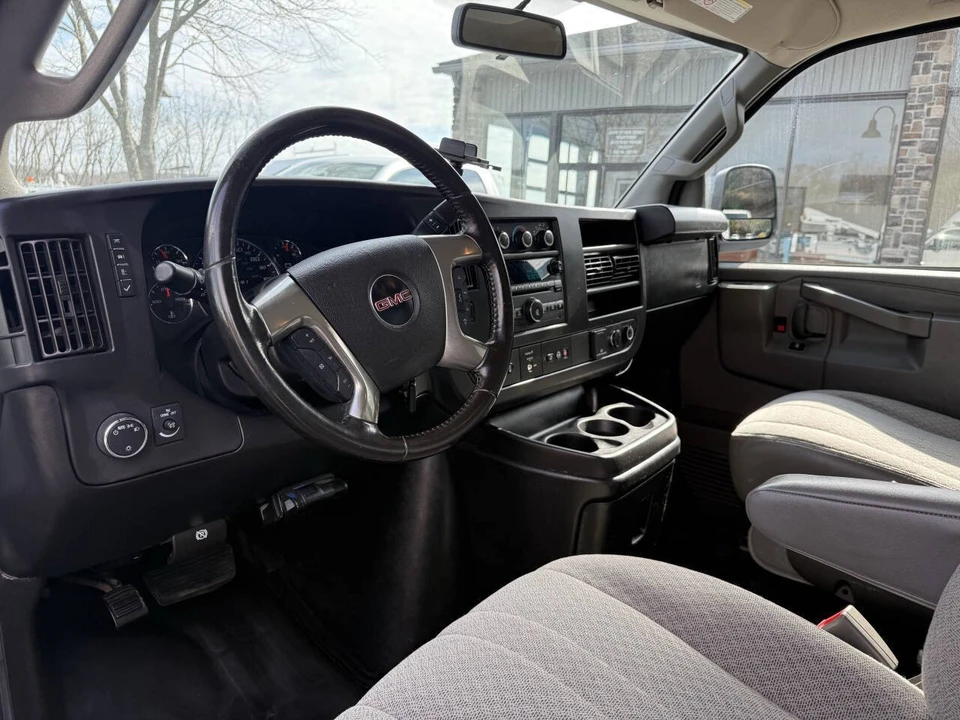 2019 GMC Savana - Image 19 of 21