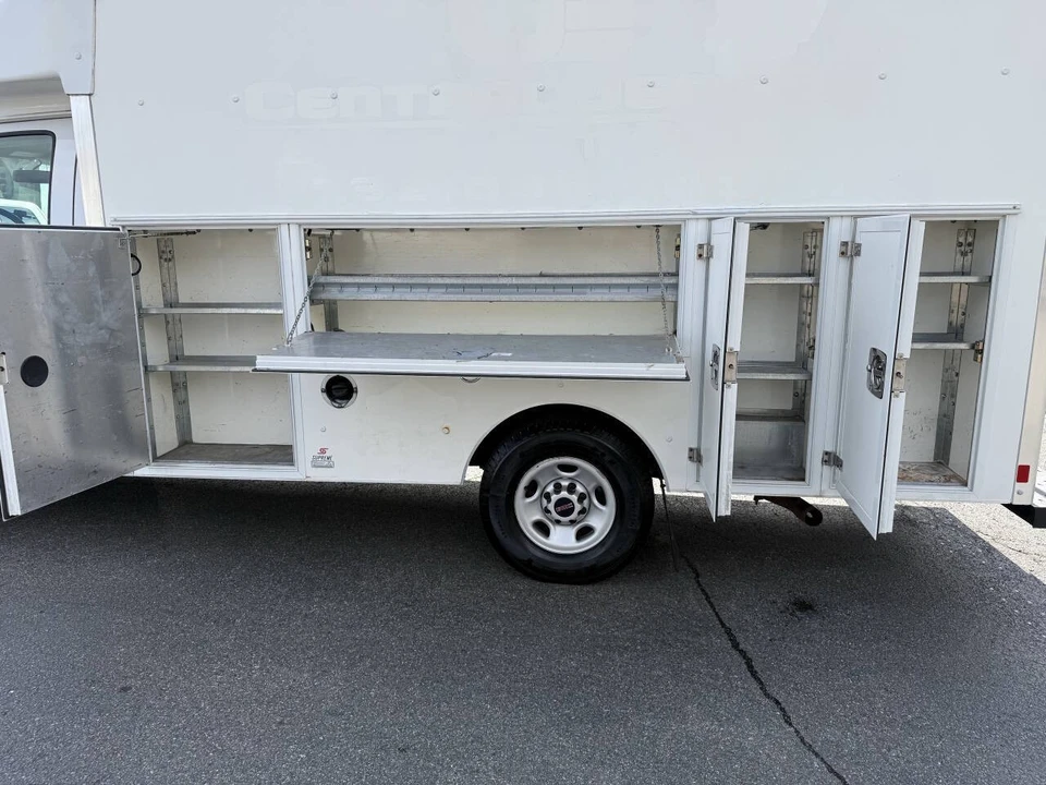 2019 GMC Savana - Image 9 of 21