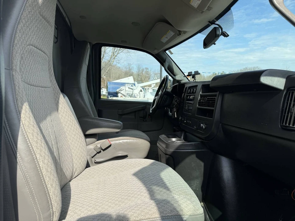 2019 GMC Savana - Image 15 of 21