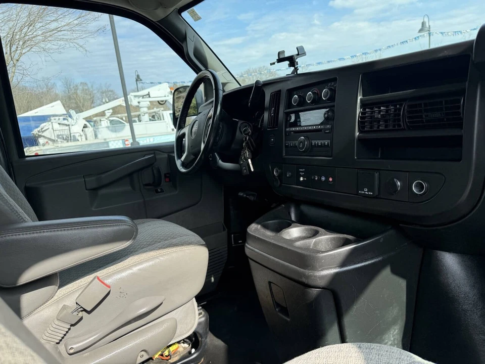 2019 GMC Savana - Image 16 of 21