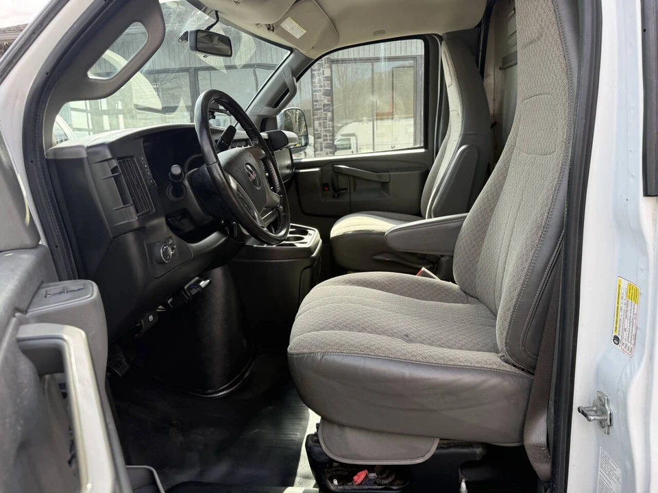 2019 GMC Savana - Image 17 of 21