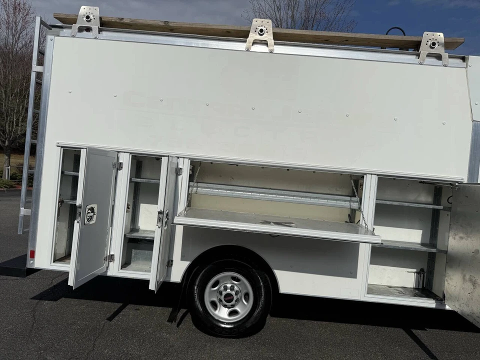 2019 GMC Savana - Image 10 of 21