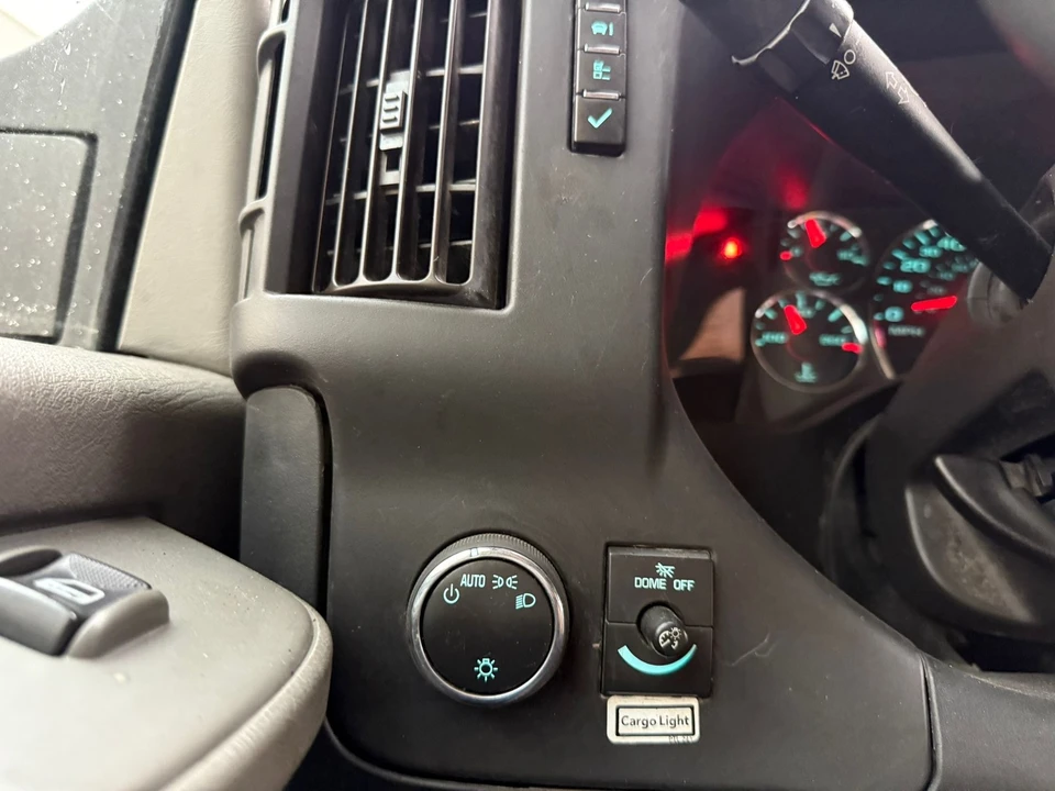 2019 GMC Savana - Image 16 of 21