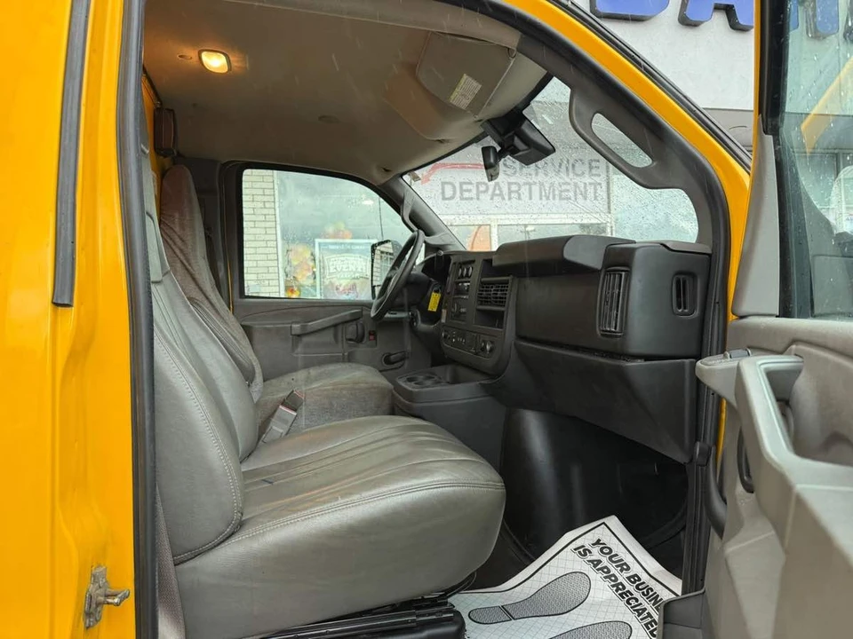 2019 GMC Savana - Image 18 of 21