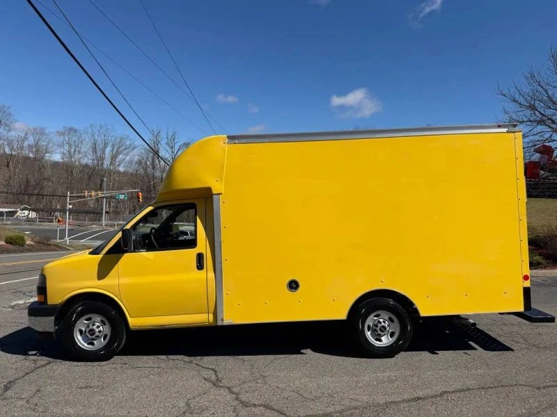2019 GMC Savana - Image 6 of 12