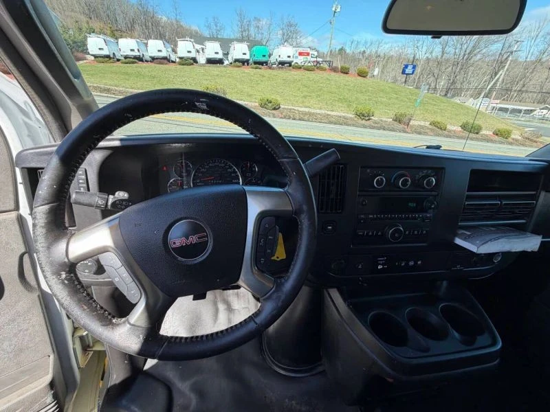 2019 GMC Savana - Image 8 of 12
