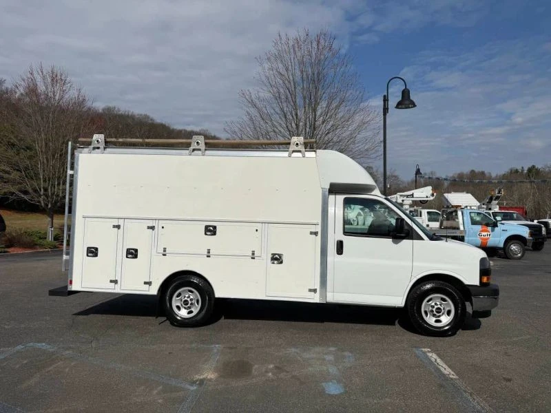 2019 GMC Savana - Image 6 of 12