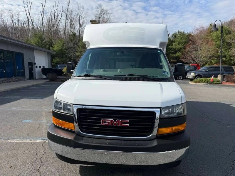 2019 GMC Savana - Image 8 of 12