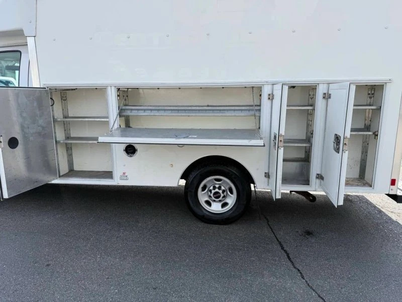 2019 GMC Savana - Image 9 of 12