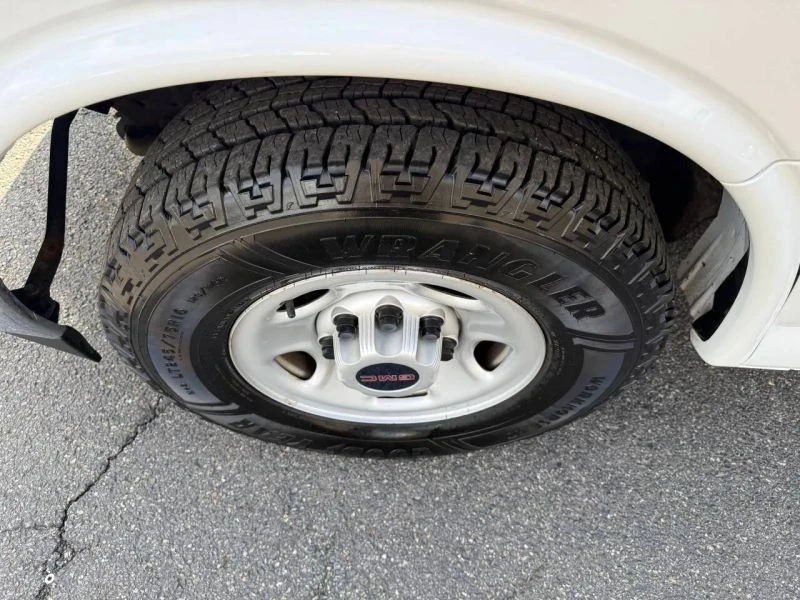 2019 GMC Savana - Image 12 of 12