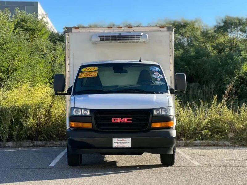 2019 GMC Savana - Image 4 of 12