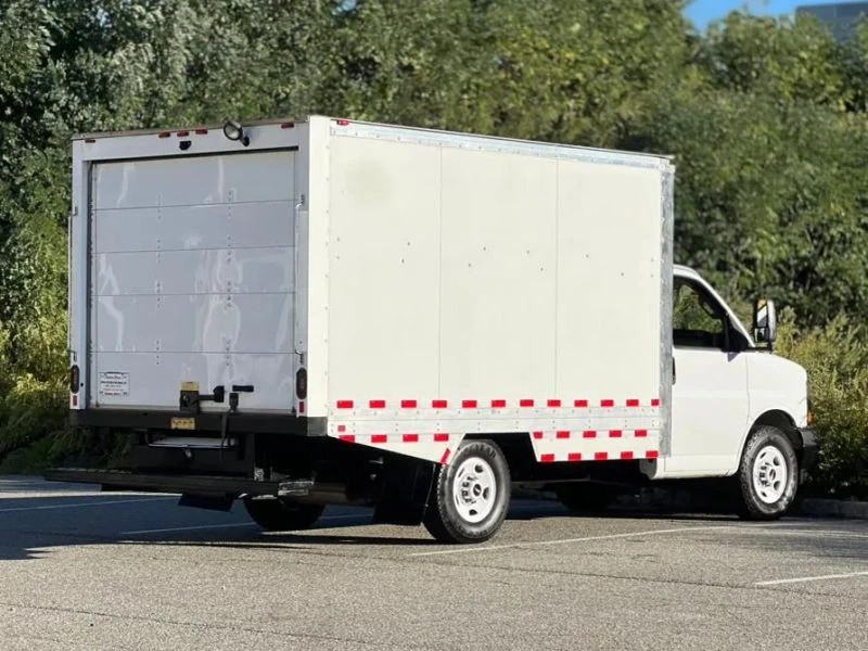 2019 GMC Savana - Image 12 of 12