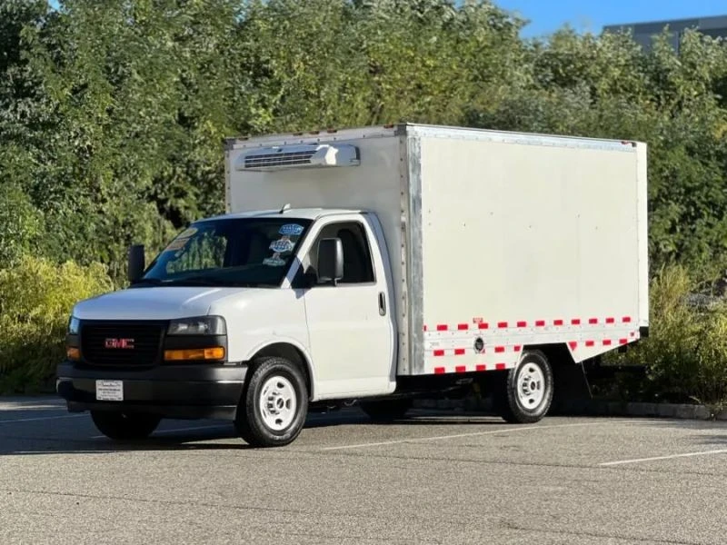 2019 GMC Savana - Image 5 of 12